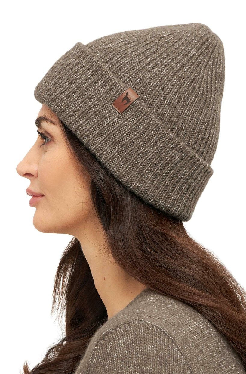 07256_3_taupe_PACA_Muetze_babyalpaka_nachhaltig_waermend_fair_wintermode_ripp_M244_S11_2024_818x1242